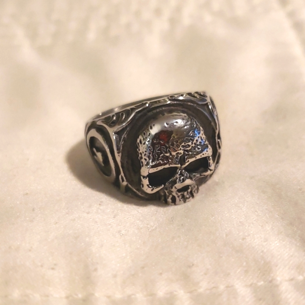 Men's skull ring.
